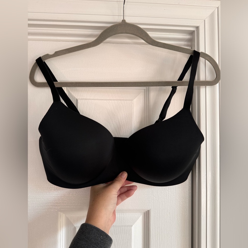 Victoria Secret lightly lined bra wireless 36DD EUC!!!!
